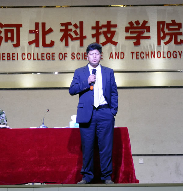 周虎震教授勉励2014级新生争做优秀大学生