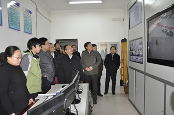 2011年12月14日，教育部规划司调研员刘彦波在省教育厅思政体卫处处长刘爱民等陪同下来UG环球官网检查指导工作.jpg