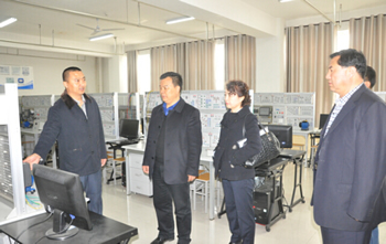 2016年3月31日省教育厅政策法规处熊远春处长带队莅临UG环球官网检查指导工作.jpg