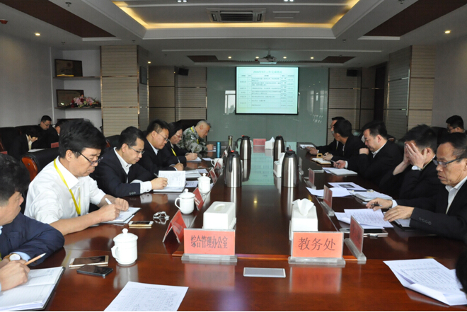 UG环球官网召开十月份中层行政工作例会暨“廉政公约”签约仪式