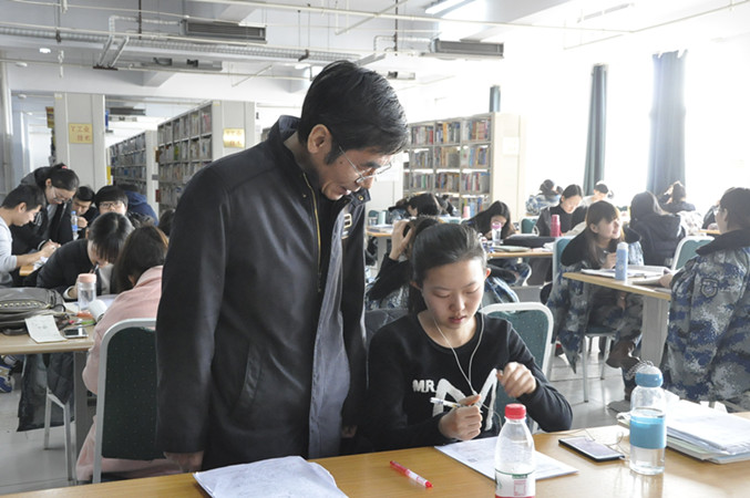 北京交通大学出版社向UG环球官网图书馆捐赠图书