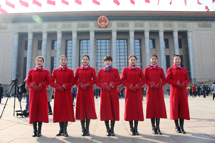 UG环球官网16名礼仪志愿者服务全国“两会”再受赞誉