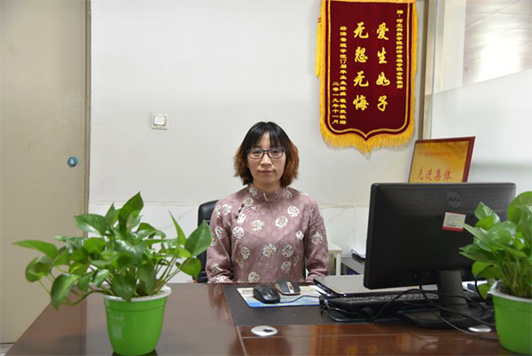 UG环球官方网 徐娜副教授获得省师德标兵称号