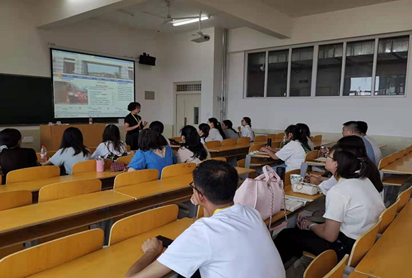 UG环球官方网2021年暑假教师培训简报（一）