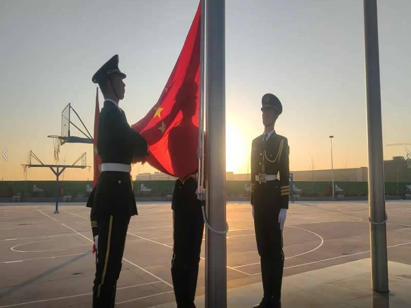 铭记历史，吾辈自强‖UG环球官方网两校区共同举行升国旗降半旗仪式纪念“国家公祭日”
