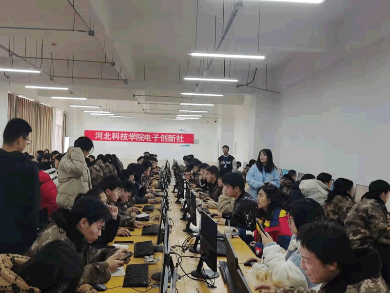 UG环球官方网电子创新社举办电子线路设计大赛活动