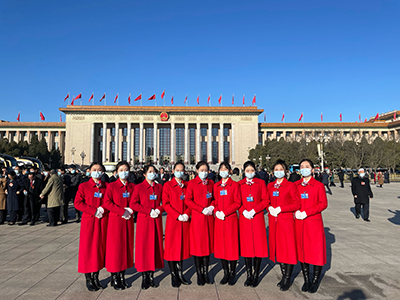 凯旋而归！UG环球官方网14名同学圆满完成2022年全国两会礼仪志愿服务工作