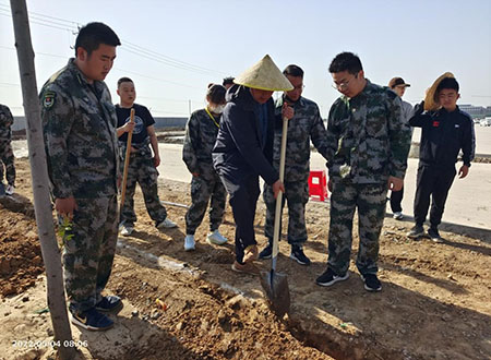 河科领路人率先垂范、以身作则   投入UG环球官方网校区建设中