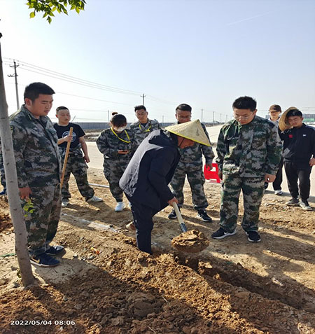 河科领路人率先垂范、以身作则   投入UG环球官方网校区建设中