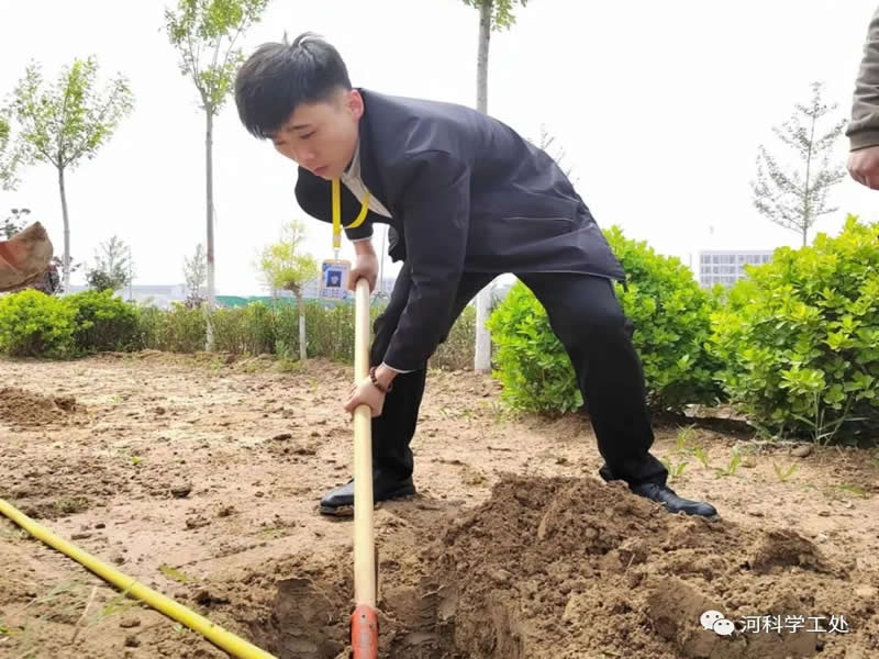 UG环球官方网学管干部全面开展绿化校园劳动教育实践活动