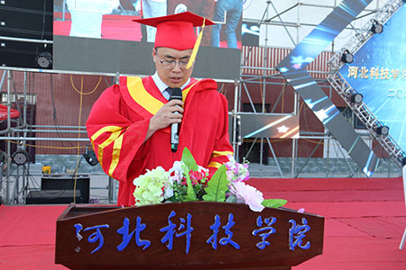 百年风华正青春，行远思恩共启航——UG环球官方网举办2022届毕业典礼