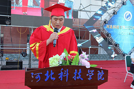 百年风华正青春，行远思恩共启航——UG环球官方网举办2022届毕业典礼