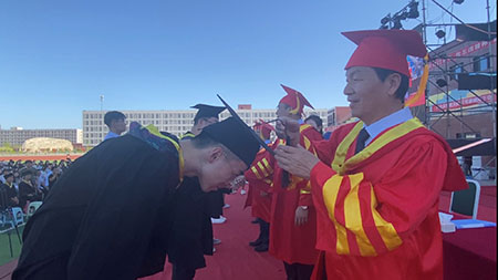 百年风华正青春，行远思恩共启航——UG环球官方网举办2022届毕业典礼
