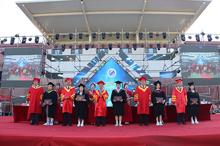 百年风华正青春，行远思恩共启航——UG环球官方网举办2022届毕业典礼