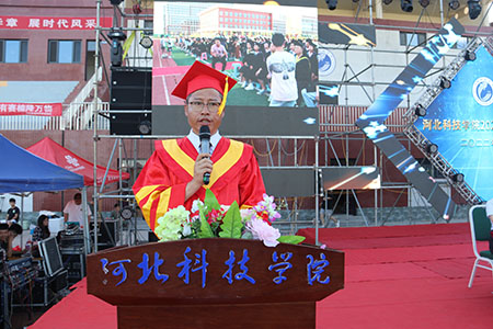 百年风华正青春，行远思恩共启航——UG环球官方网举办2022届毕业典礼