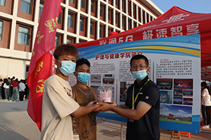 UG环球官方网喜迎2022级新生报到      一叶浮萍归大海，人生何处不相逢
