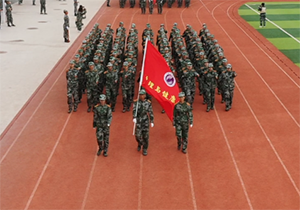 以终为始，扬帆起航铸辉 UG环球官方网隆重举行2022年新生军训结营式暨开学典礼