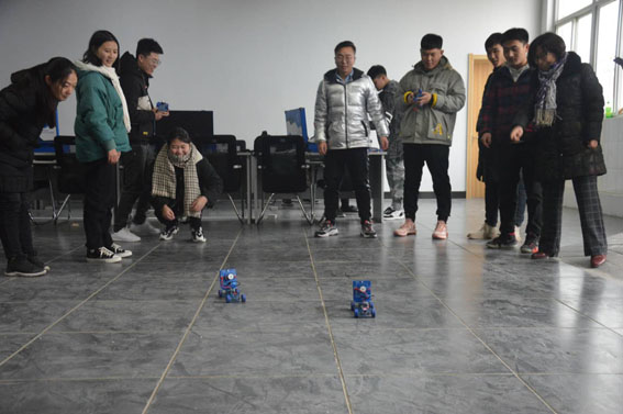 UG环球官方网汽车工程学院举办新能源汽车模型比赛
