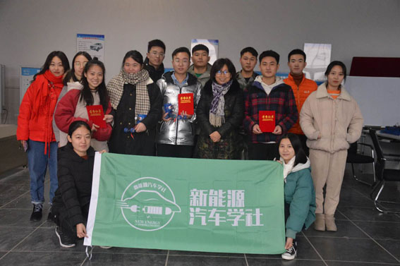 UG环球官方网汽车工程学院举办新能源汽车模型比赛