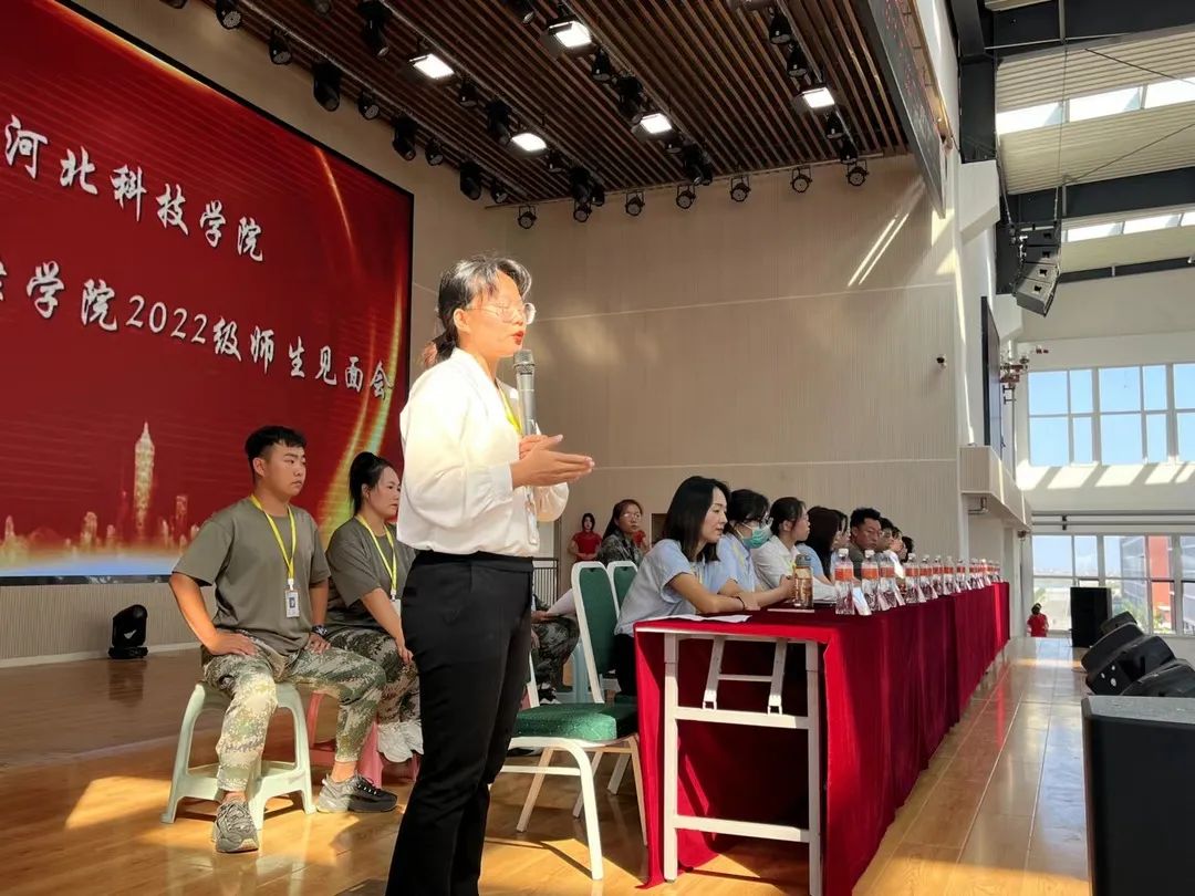UG环球官方网护理与健康学院召开2022级新生师生见面会