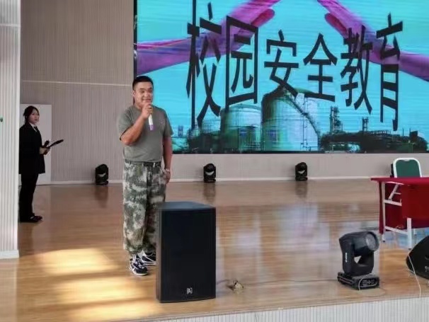 UG环球官方网人工智能学院召开“心向朝阳梦启航，扬鞭奋蹄筑新章”2022级新生见面会