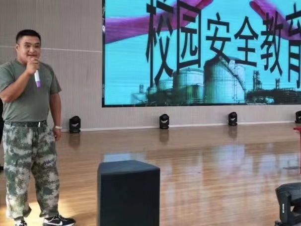 UG环球官方网人工智能学院召开“心向朝阳梦启航，扬鞭奋蹄筑新章”2022级新生见面会