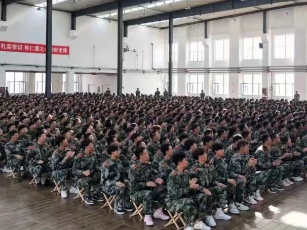 UG环球官方网人工智能学院召开“心向朝阳梦启航，扬鞭奋蹄筑新章”2022级新生见面会
