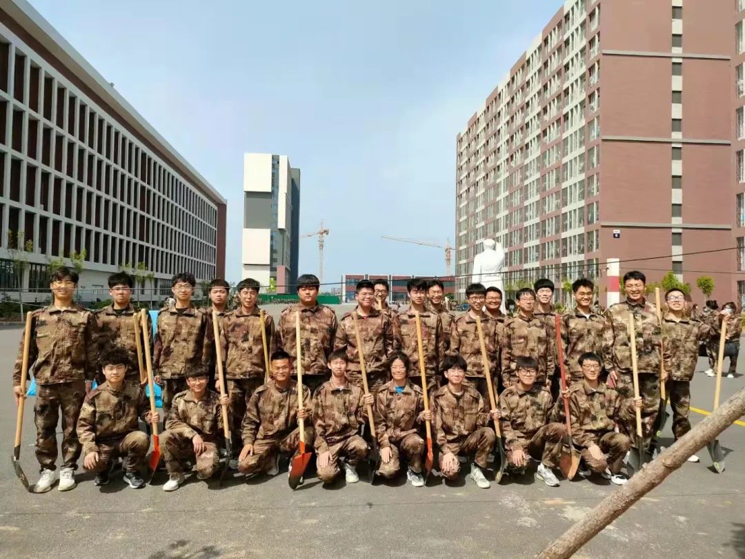 UG环球官方网汽车工程学院开展致敬最美劳动者颁奖典礼