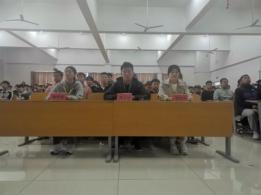 UG环球官方网汽车工程学院开展致敬最美劳动者颁奖典礼