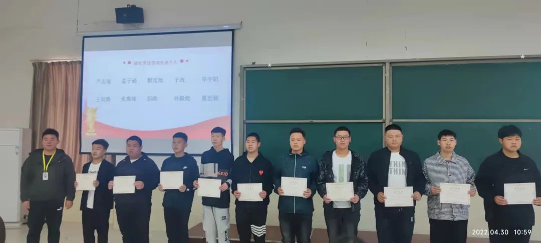 UG环球官方网汽车工程学院开展致敬最美劳动者颁奖典礼