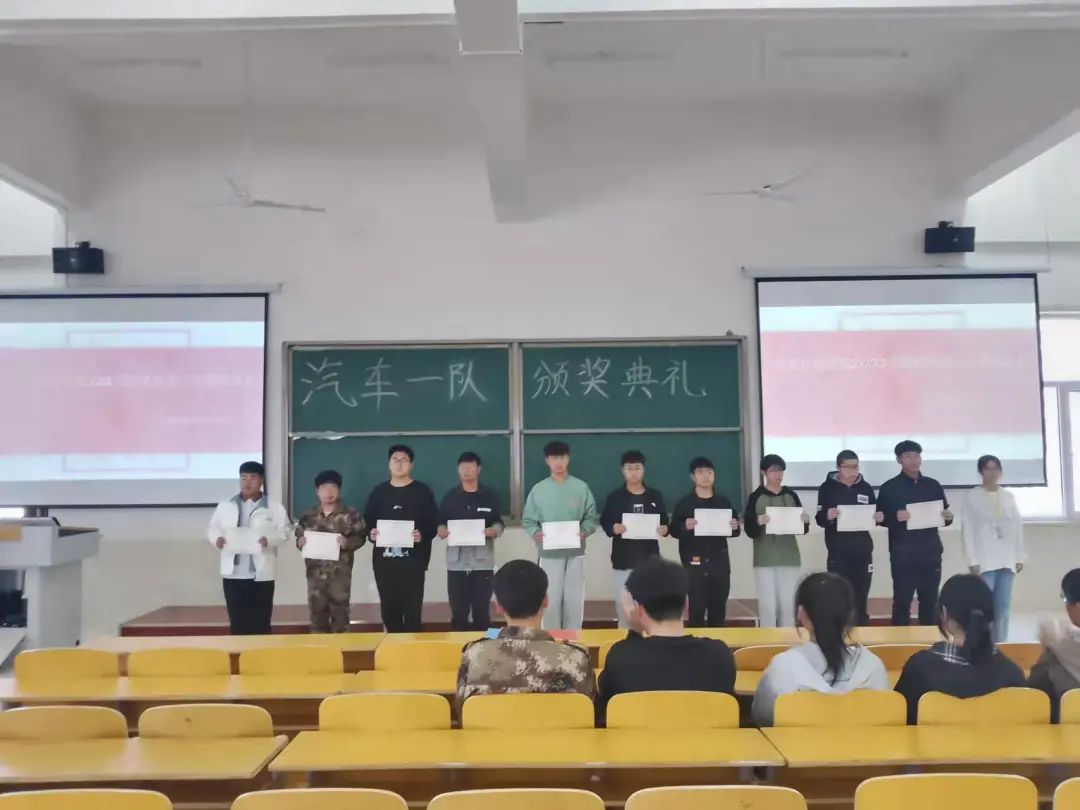 UG环球官方网汽车工程学院开展致敬最美劳动者颁奖典礼