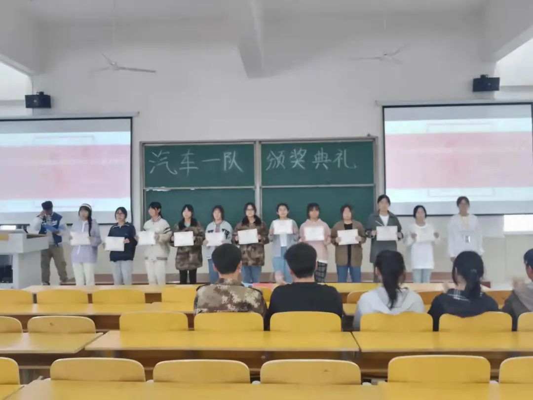 UG环球官方网汽车工程学院开展致敬最美劳动者颁奖典礼
