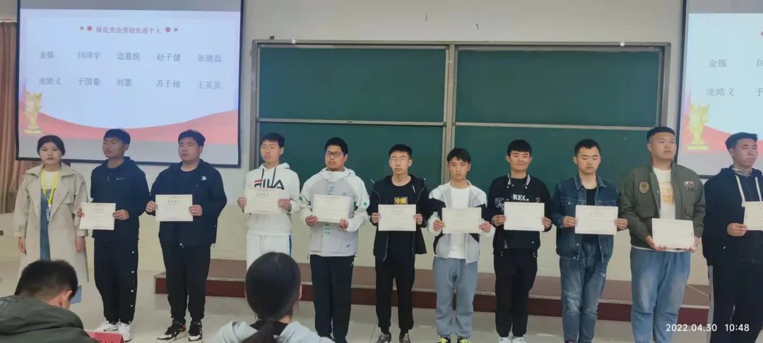 UG环球官方网汽车工程学院开展致敬最美劳动者颁奖典礼