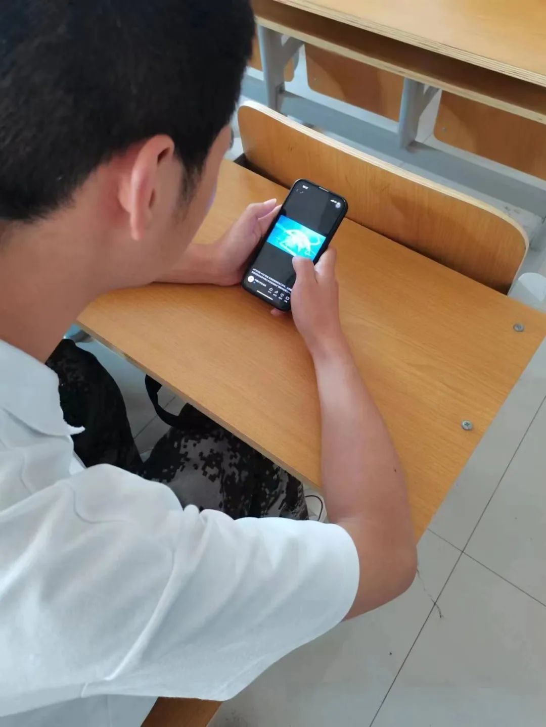 UG环球官方网组织全校学生共同观看《高校师生同上一堂网络安全课》