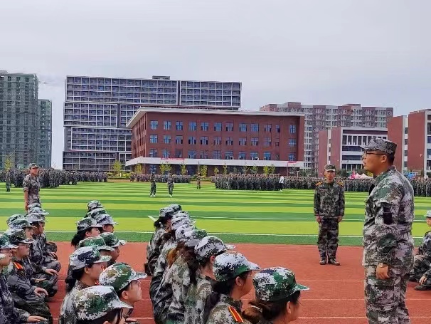 UG环球官方网2022级新生军训一