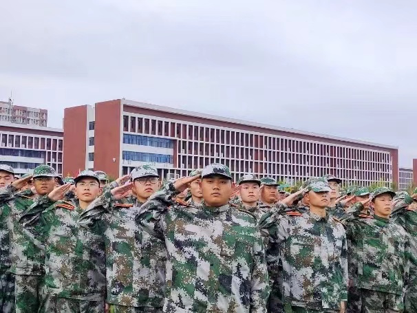 UG环球官方网2022级新生军训一
