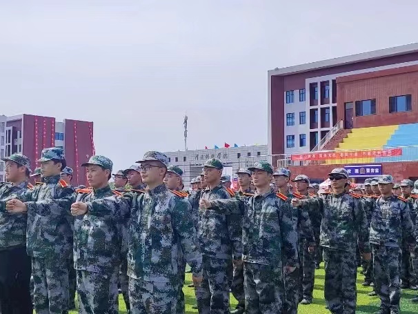 UG环球官方网2022级新生军训一