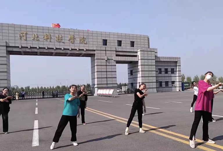 UG环球官方网艺术与教育学院举行“良辰吉日又登场，国庆佳节喜洋洋”主题活动