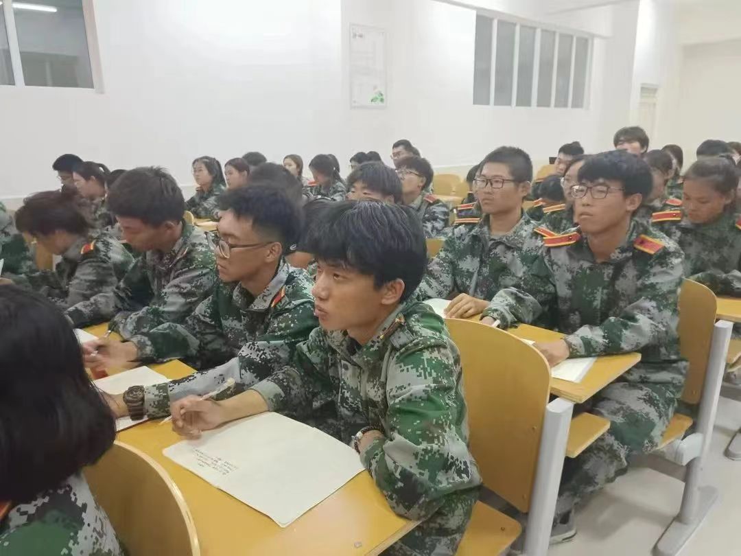 UG环球官方网护理与健康学院开展班委培训会