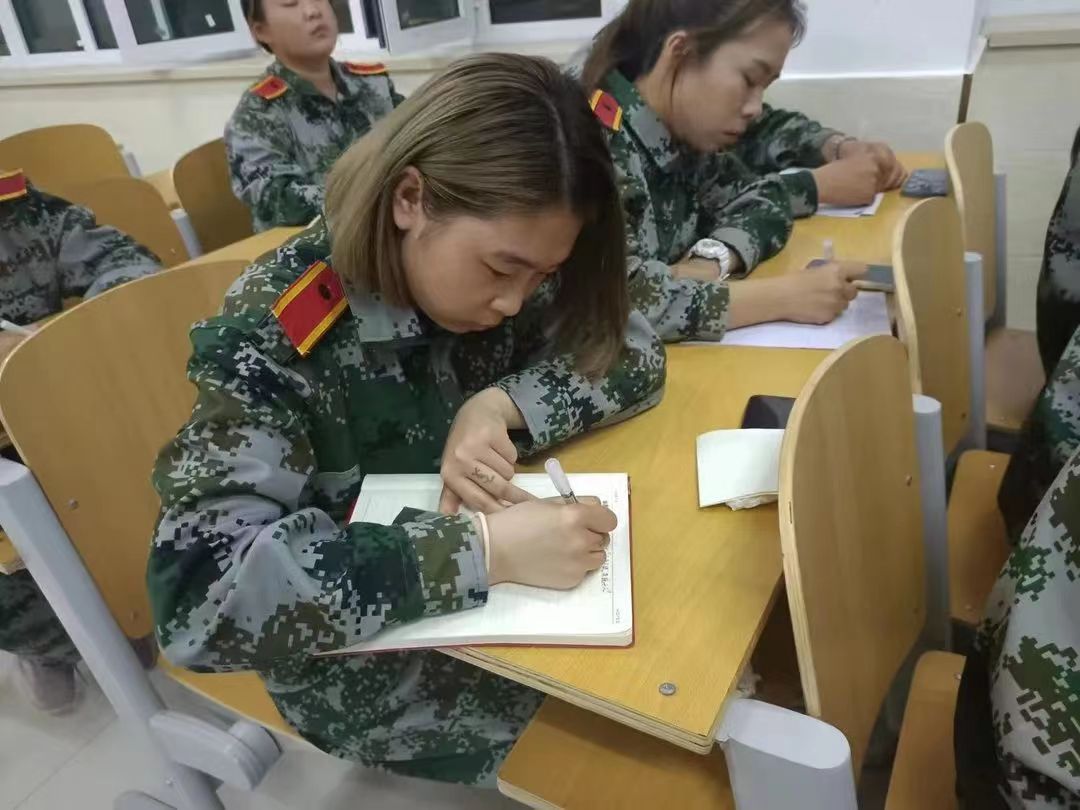 UG环球官方网护理与健康学院开展班委培训会