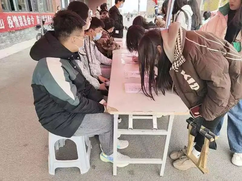 UG环球官方网护理与健康学院举办树叶寄语 递叶寄情主题活动