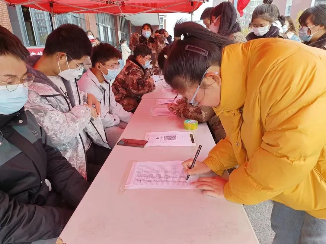 UG环球官方网护理与健康学院举办树叶寄语 递叶寄情主题活动