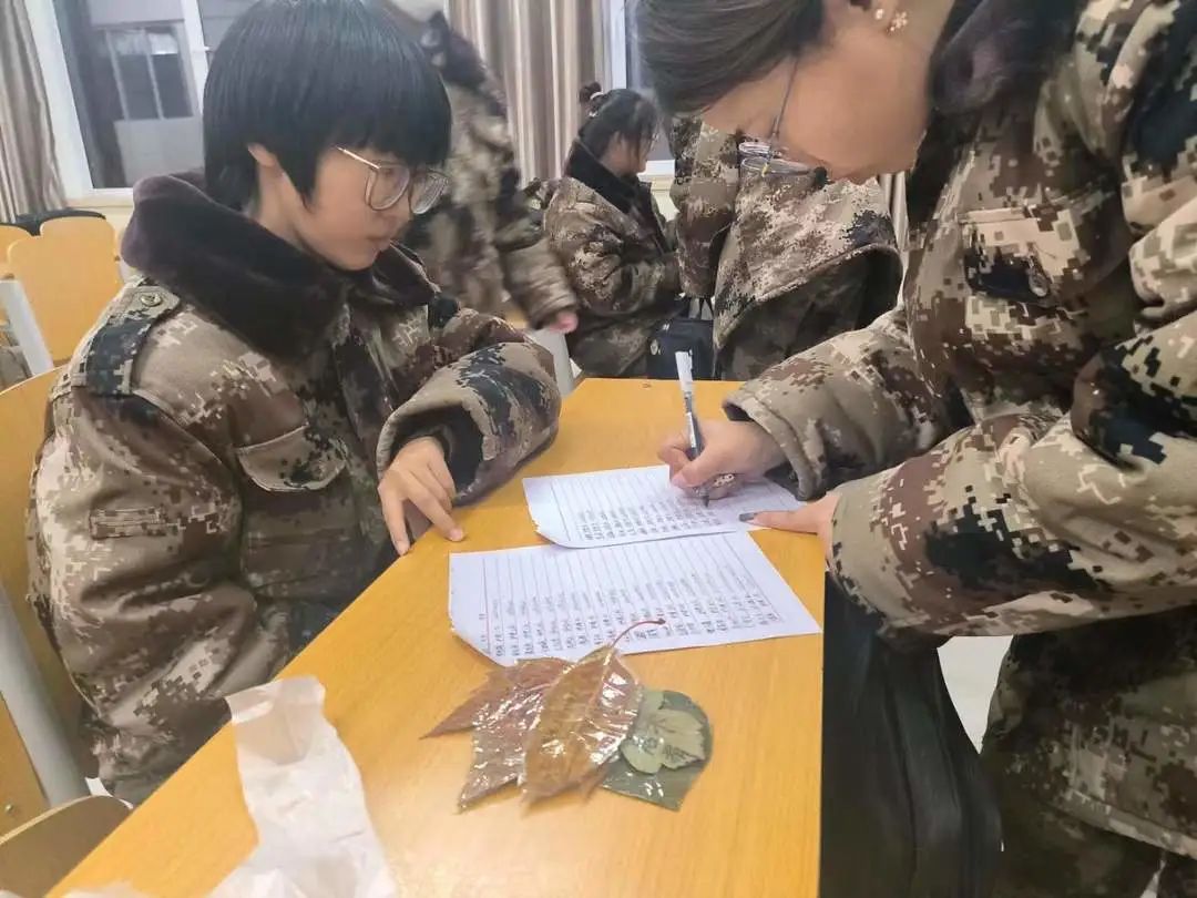 UG环球官方网护理与健康学院举办树叶寄语 递叶寄情主题活动