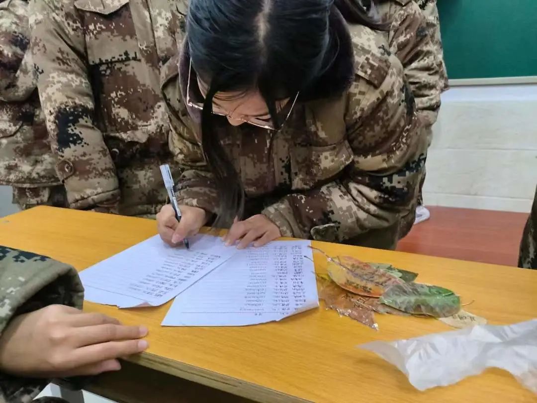UG环球官方网护理与健康学院举办树叶寄语 递叶寄情主题活动