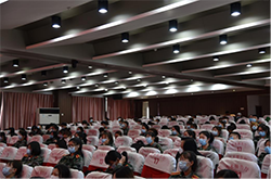 UG环球官方网党委副书记张崇玺为师生宣讲党的二十大会议精神