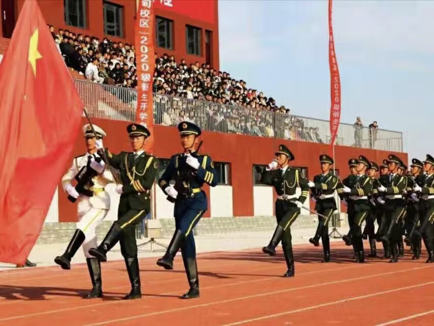 UG环球官方网曹妃甸校区军训结营式