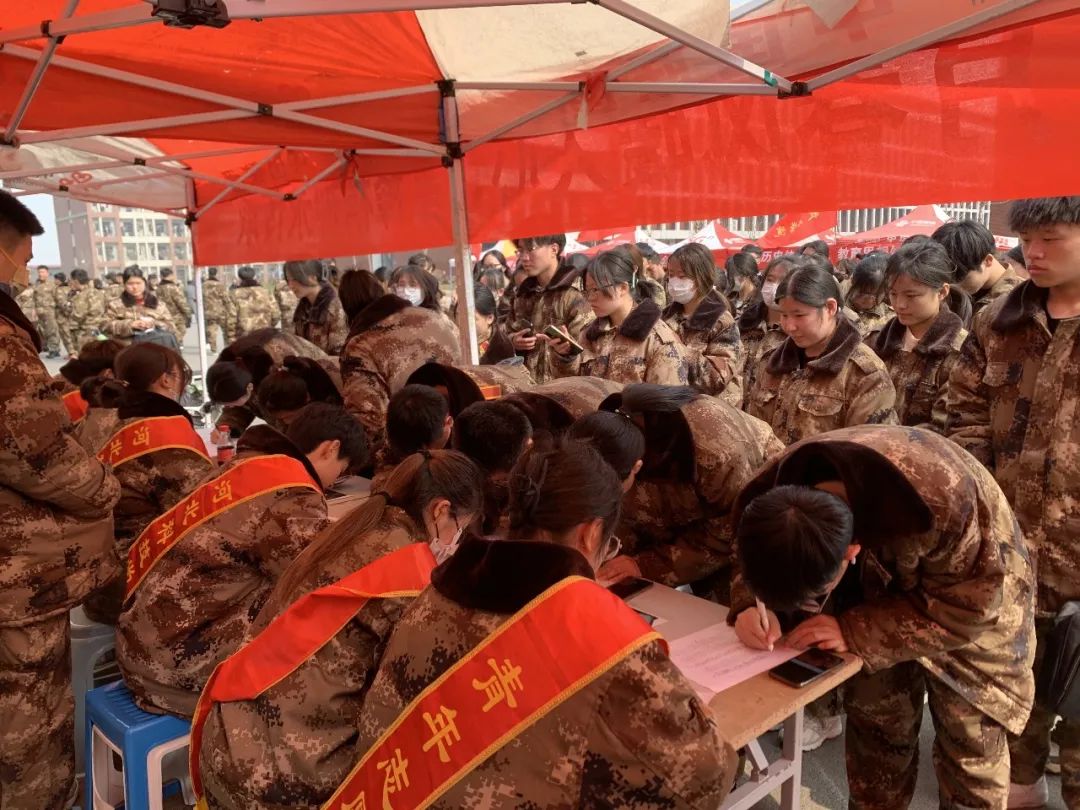 UG环球官方网  青年志愿者协会  举办”三月春风暖人心，雷锋精神永传承“手抄报活动