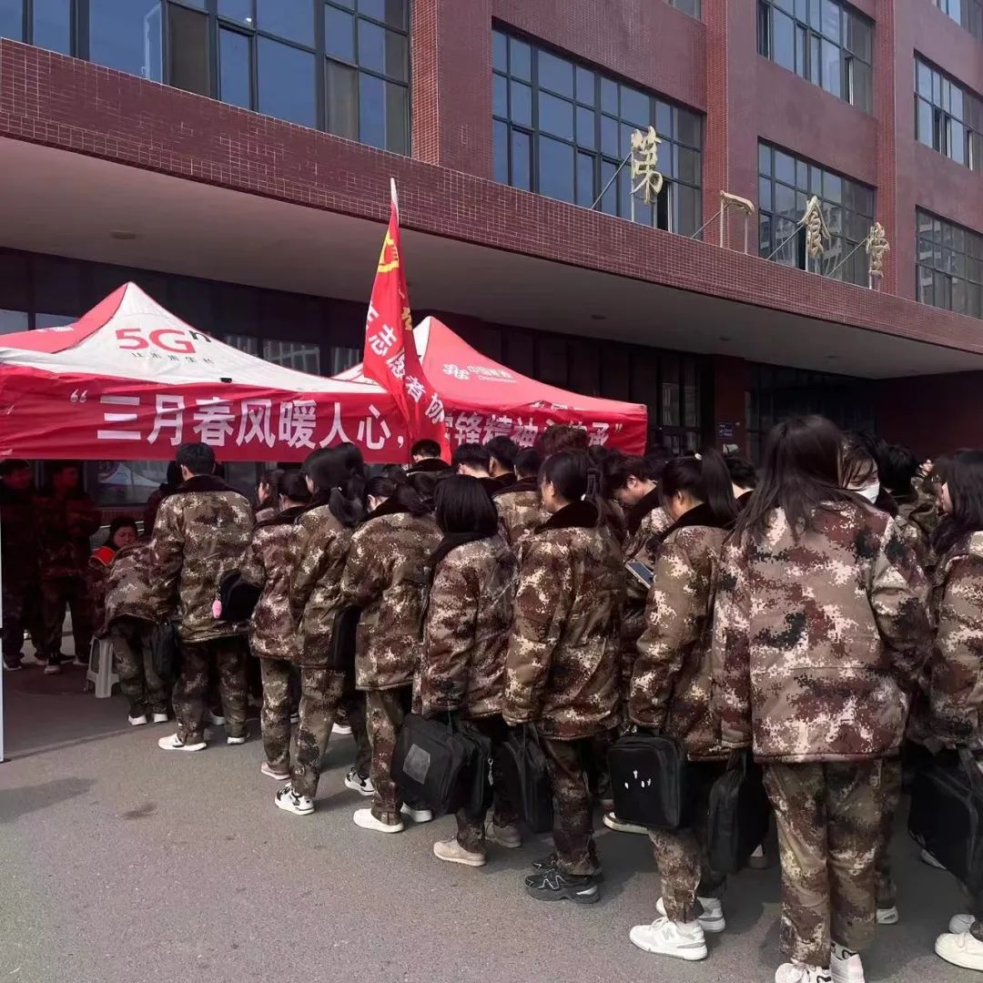 UG环球官方网  青年志愿者协会  举办”三月春风暖人心，雷锋精神永传承“手抄报活动