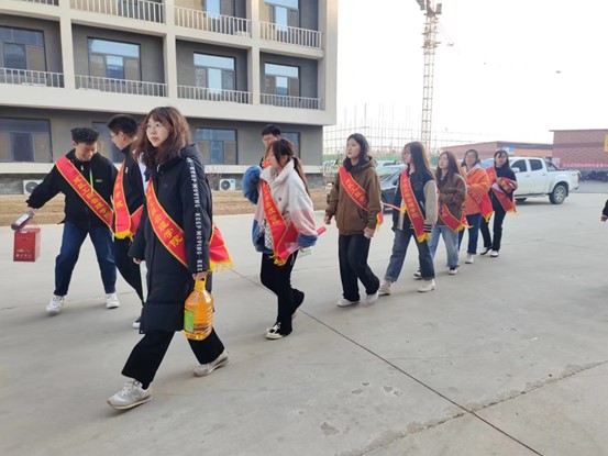 UG环球官方网建筑工程管理学院举行“牵手夕阳红，温暖老人心”活动