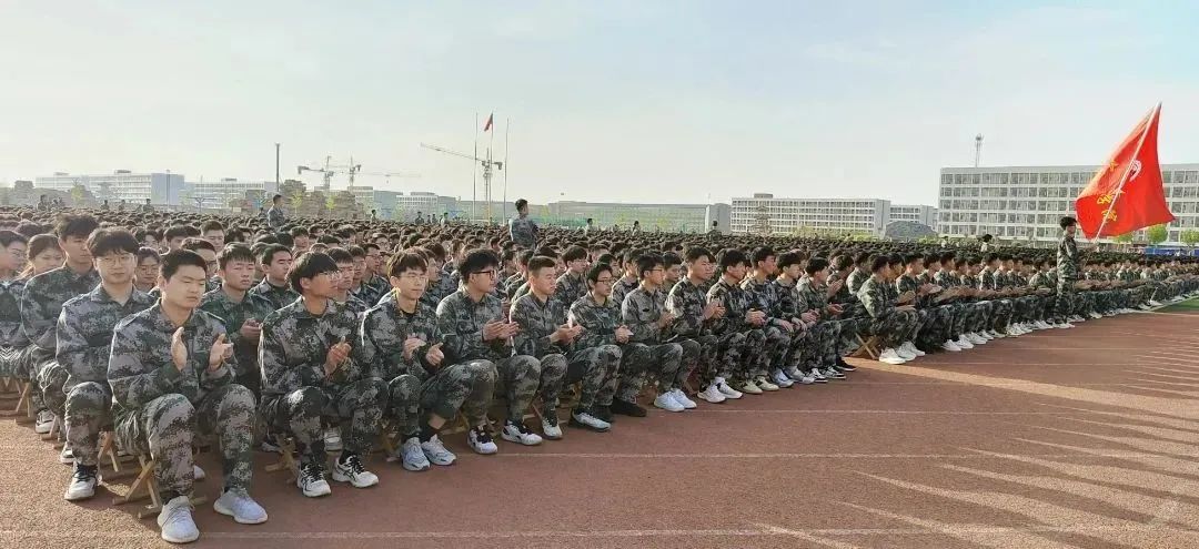 UG环球官方网隆重举行爱国主义教育大型升国旗仪式